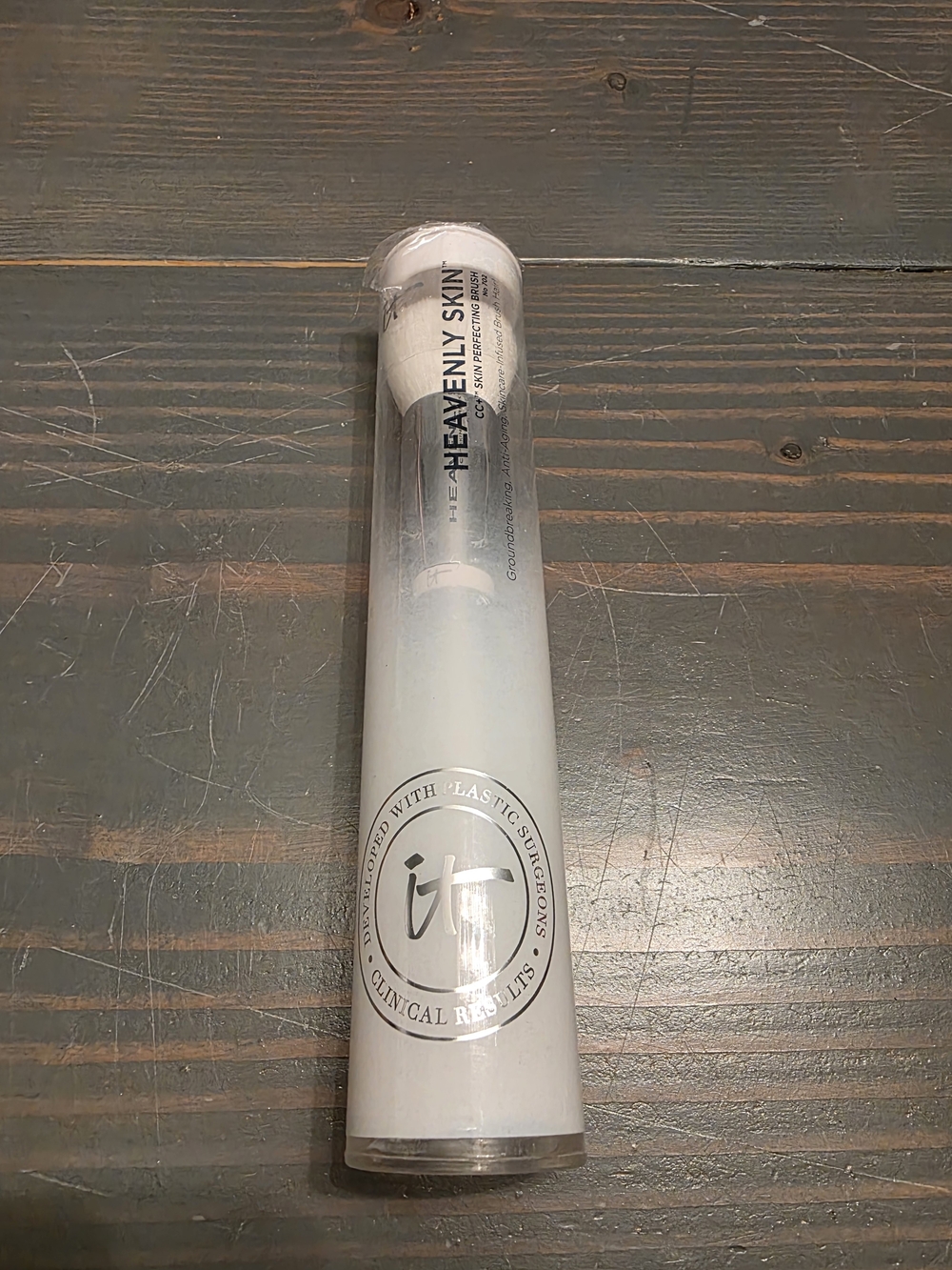 it cosmetics Heavenly Skin Perfecting Brush- No. 702